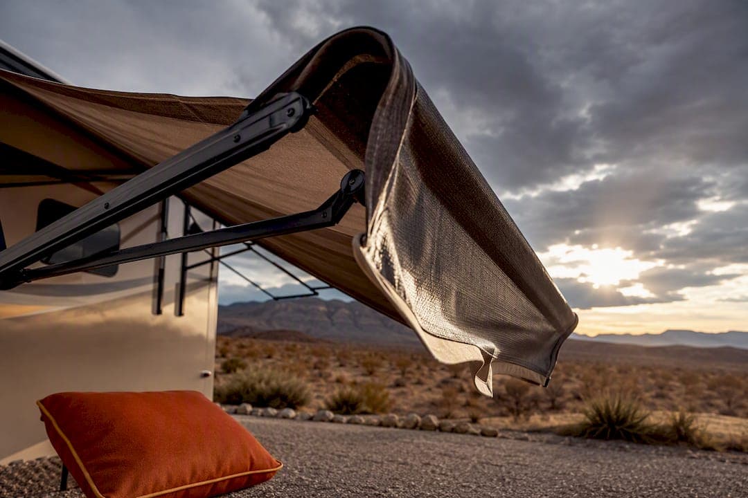 RV Owners: Retract Awnings at 15–20 mph to Avoid $2,000 Repairs